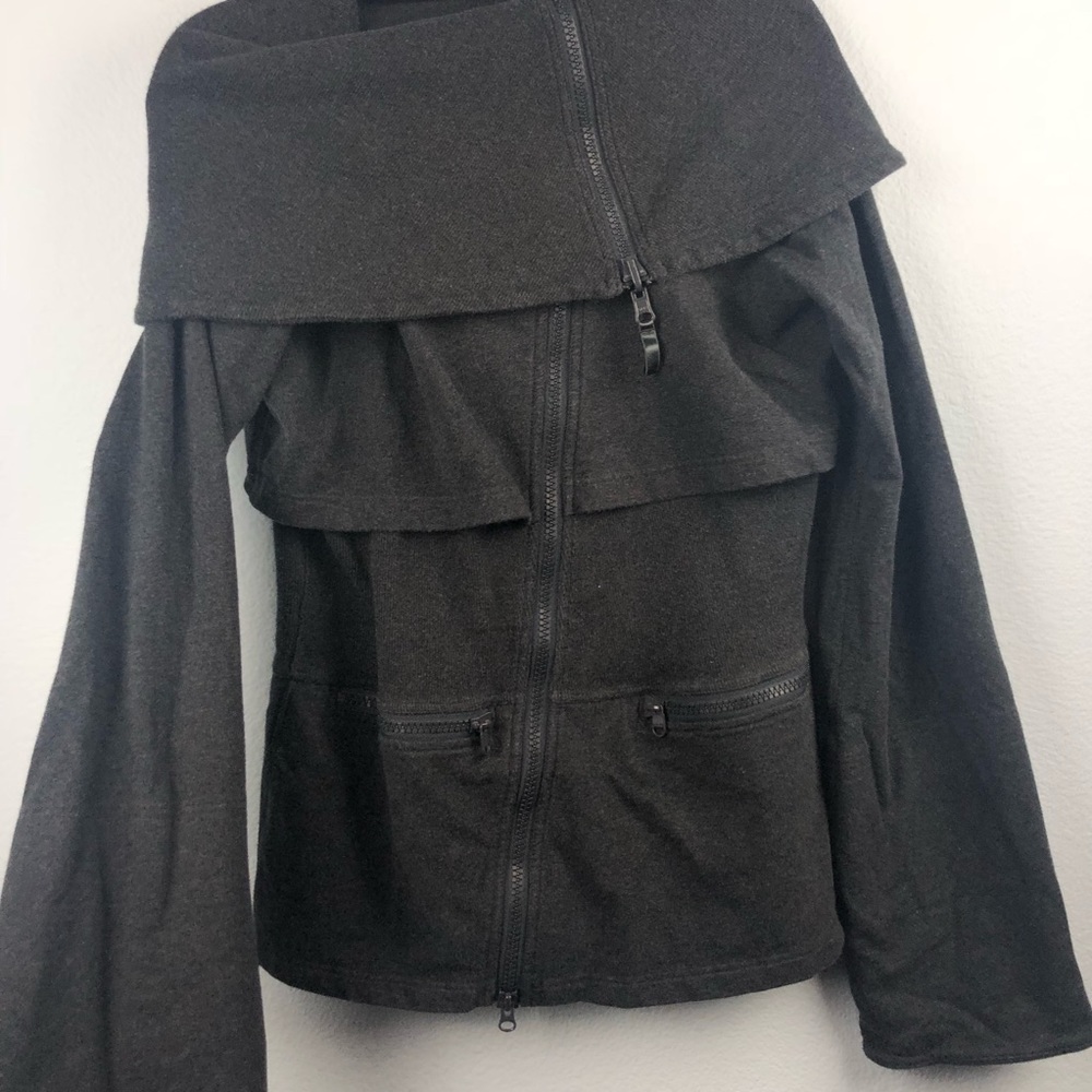 RARE Lululemon charcoal gray Over the Top jacket - Picture 5 of 8